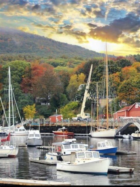 Best Ways To Enjoy Camden Maine in Fall | Camden Maine Hotel Camden Riverhouse