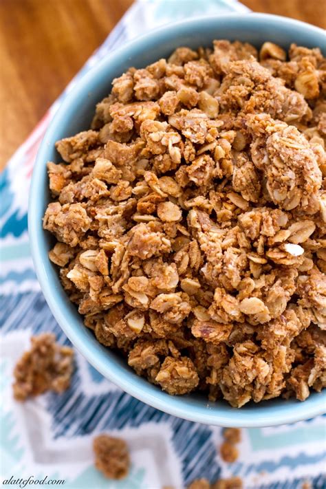 {Easy} Crunchy Peanut Butter Granola