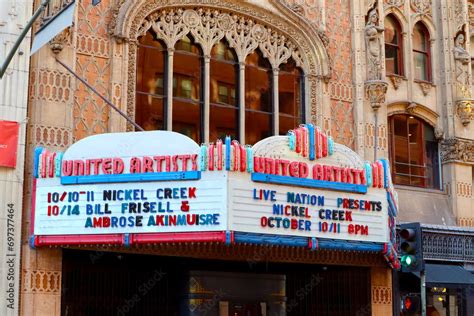 Los Angeles, California: UNITED ARTISTS Theatre, historic Theatre at 921 S. Broadway in the ...