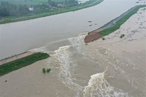 Gallery: Fleeing the Flooding - Caixin Global