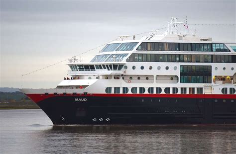 Norwegian Cruise Ship Loses Navigation After Wave Smashes Windows