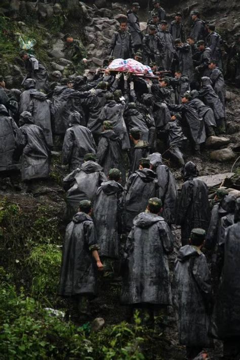 Earthquake in Wenchuan, China on May 12, 2008. : r/AccidentalRenaissance