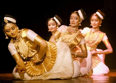 Sangeet Vidhyalaya: Learn Mohiniyattam Dance Lessons Online