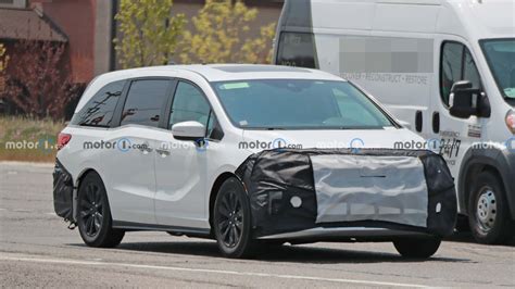 2024 Honda Odyssey Makes Spy Photo Debut, Changes Coming Front And Rear