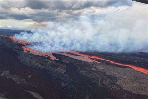 Mauna Loa live updates: Images show lava flow on Big Island