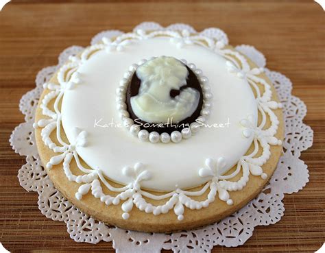 {Katie's Something Sweet}: Cameo Cookies