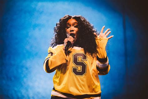 SZA, Omar Apollo take Oakland Arena on a 2-hour tour | Review