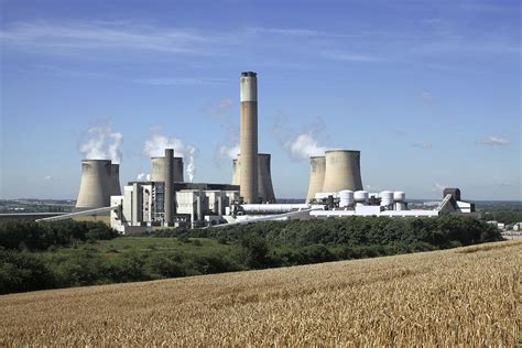 Ratcliffe power station Photograph by Science Photo Library