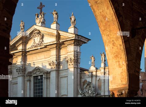 Evening sunlight on Duomo Cathedral of San Pietro, Mantova (Mantua ...