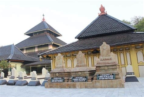 8 Foto Masjid Agung Demak Tempat Wisata Religi Populer Jawa Tengah ...