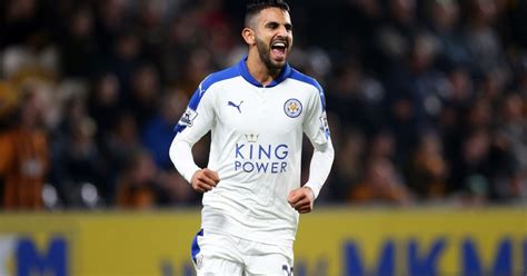 Leicester's Riyad Mahrez takes part in stunning skills session with freestyle footballers ...