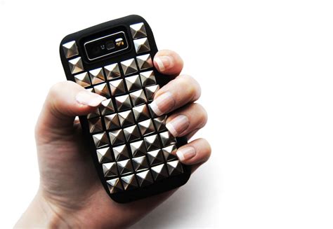 DIY Studded Phone Case | Hello Gwen