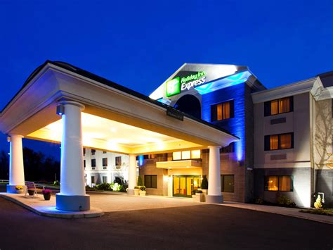 Affordable Hotel near Syracuse Airport | Holiday Inn Express Syracuse ...