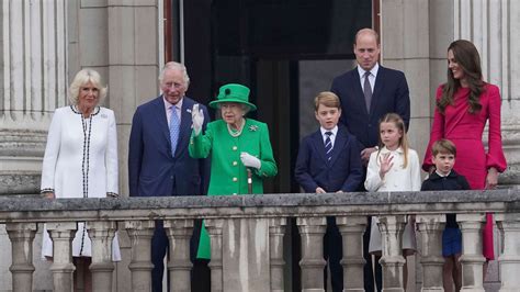 Queen Elizabeth's Platinum Jubilee 2022: Queen says she is 'deeply ...