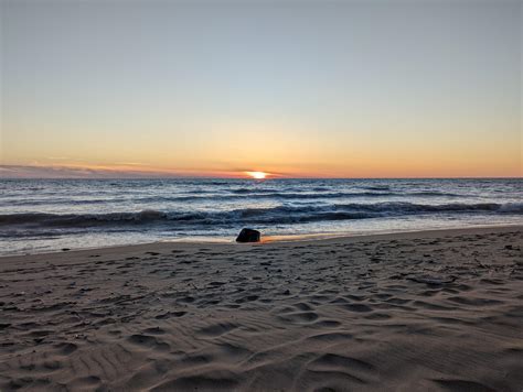 Sunset on Lake Huron (Zurich ON) : r/GreatLakesPics