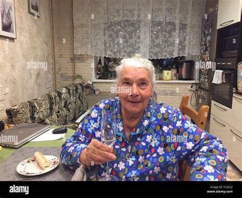 Babushka lady hi-res stock photography and images - Alamy