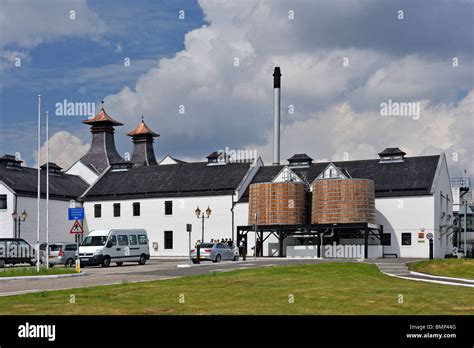 Dalwhinnie Whisky Distillery, Dalwhinnie, Inverness-shire, Scotland ...