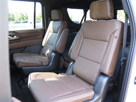 2023 Chevrolet Suburban Pictures: | U.S. News