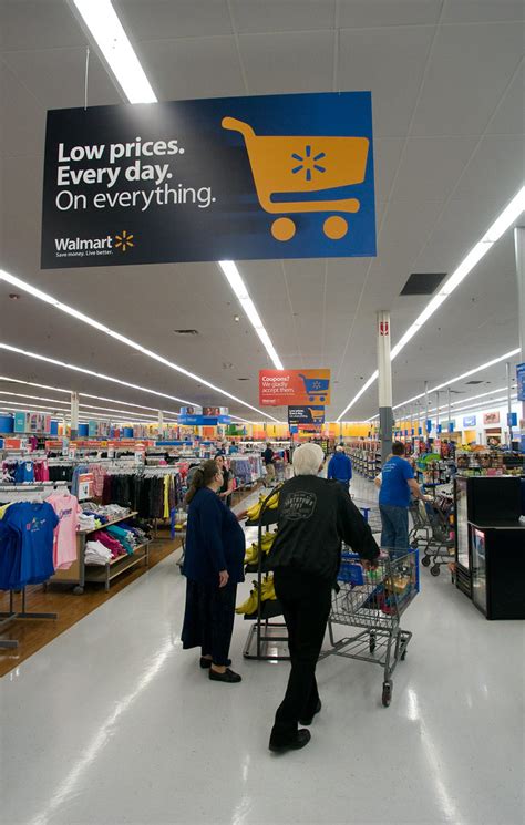 Walmart's New In-Store Feature Signs Reinforce Everyday Lo… | Flickr