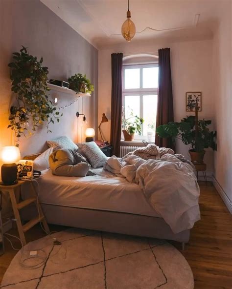 33 Lovely Bedroom Decor With Plant Ideas - PIMPHOMEE