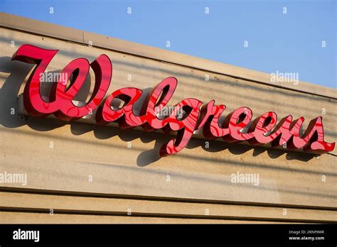 Walgreen logo hi-res stock photography and images - Alamy