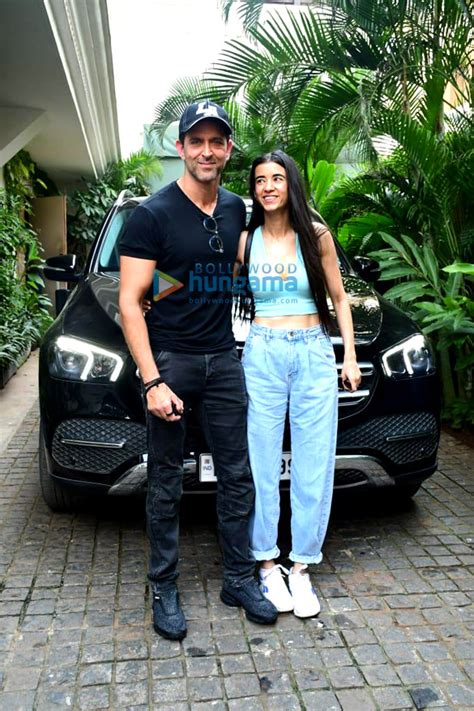 Photos Hrithik Roshan and Saba Azad snapped in Juhu (4) | Hrithik Roshan, Saba Azad Images ...