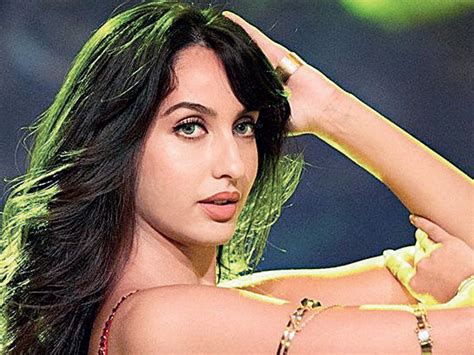 Nora Fatehi Dilbar / Nora Fatehi S Dilbar Dilbar Video Crossed 1 ...