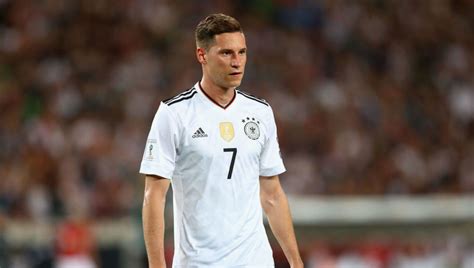 Julian Draxler Reveals Why He Decided to Remain at PSG This Summer - Sports Illustrated