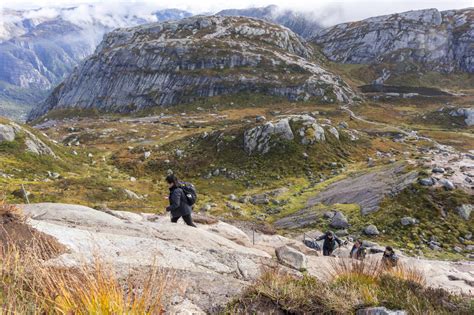 Kjerag Autumn Hike | Explore Lysefjorden