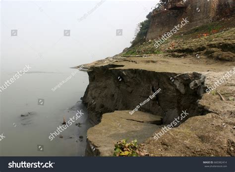 Erosion River Bank River Brahmaputra Bank Stock Photo 660382414 ...