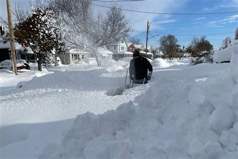 Lake-effect storm dumps several feet of snow in New York - Los Angeles ...