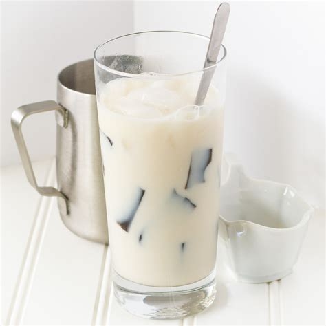 Vietnamese Grass Jelly and Milk Dessert (Sửa Sương Sáo) — Vicky Pham