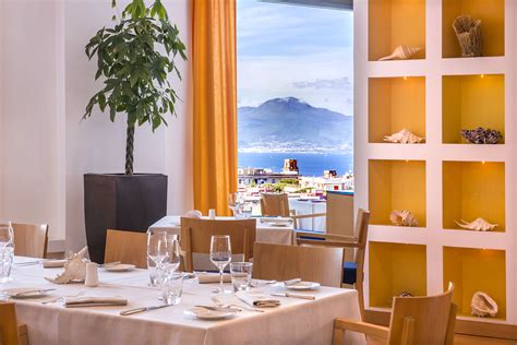 Restaurants and Bars - Hilton Sorrento Palace Dining