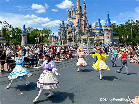 VIDEOS: The Disney World Parade That Only Happens ONE WEEKEND Each Year ...