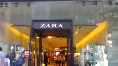 Zara Clothing and Footwear Store on 34th Street, near the Empire State Building, New York City ...