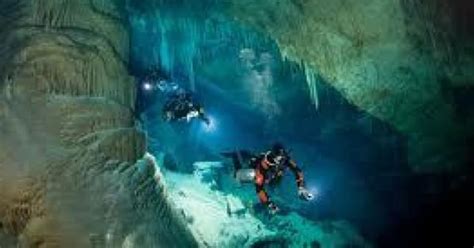 Death in The Devil: The Dangers of Cave Diving | HuffPost Canada