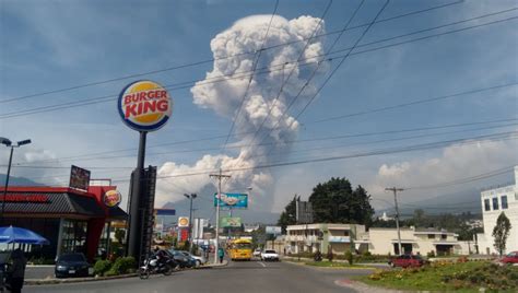 Strong explosion of Santa Maria volcano, Guatemala in pictures ...