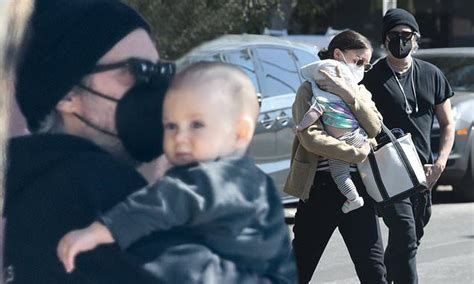 EXCLUSIVE: Joaquin Phoenix and Rooney Mara with baby River in LA | Joaquin phoenix, Rooney mara ...