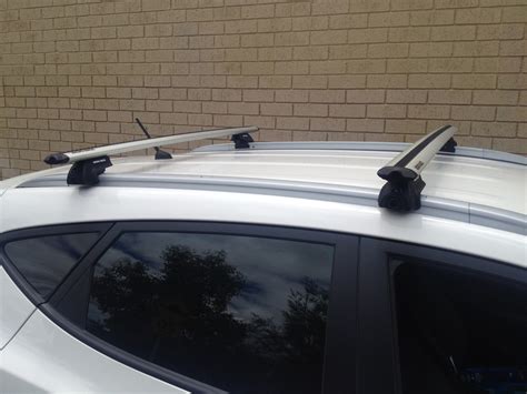 Hyundai I ix35 4dr SUV With Solid Roof Rails (Trophy) 01/14-07/15 Rhino-Rack Vortex roof racks ...