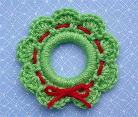 Whiskers & Wool: Christmas Wreath Ring Ornament Crochet Wreath Ornament ...