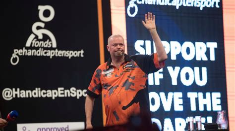 Raymond van Barneveld's retirement dilemma discussed by Wayne Mardle and Colin Lloyd | Darts ...