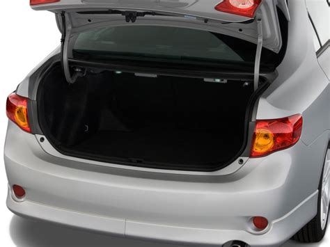 2009 Toyota corolla trunk dimensions