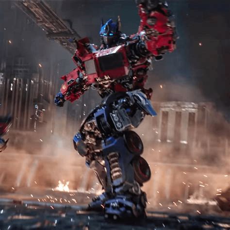 How do you think Optimus Prime survived the Fall Of Cybertron in the Bumblebee Movie? : r ...