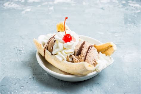 13 Banana Split Toppings - Insanely Good