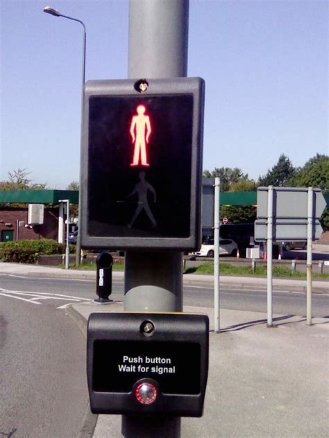 UK Puffin Crossing Red Man Signal © Gary cc-by-sa/2.0 :: Geograph ...