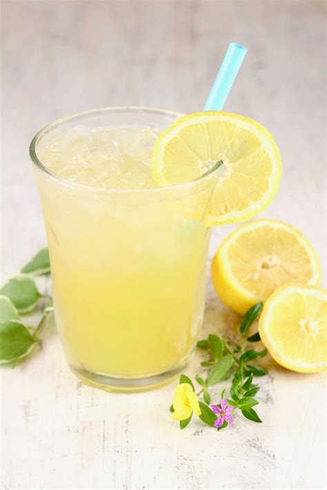 Peach Lemonade {Non Alcoholic Drink} - Miss in the Kitchen