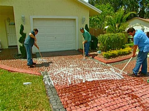 How to Lay a Cobblestone Driveway | how-tos | DIY