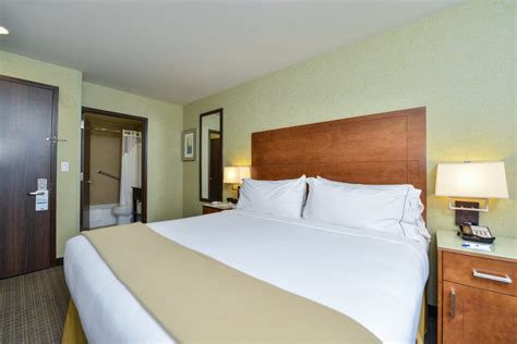 Holiday Inn Express Manhattan Midtown West - M&R Hotel Management