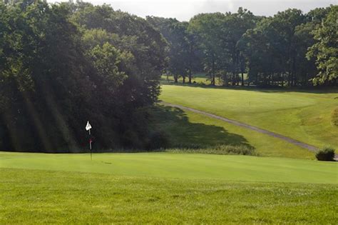 Beaver Brook Country Club, Annandale, New Jersey - Golf course information and reviews.