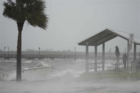 Nicole weakens to a tropical storm after reaching Florida's east coast ...